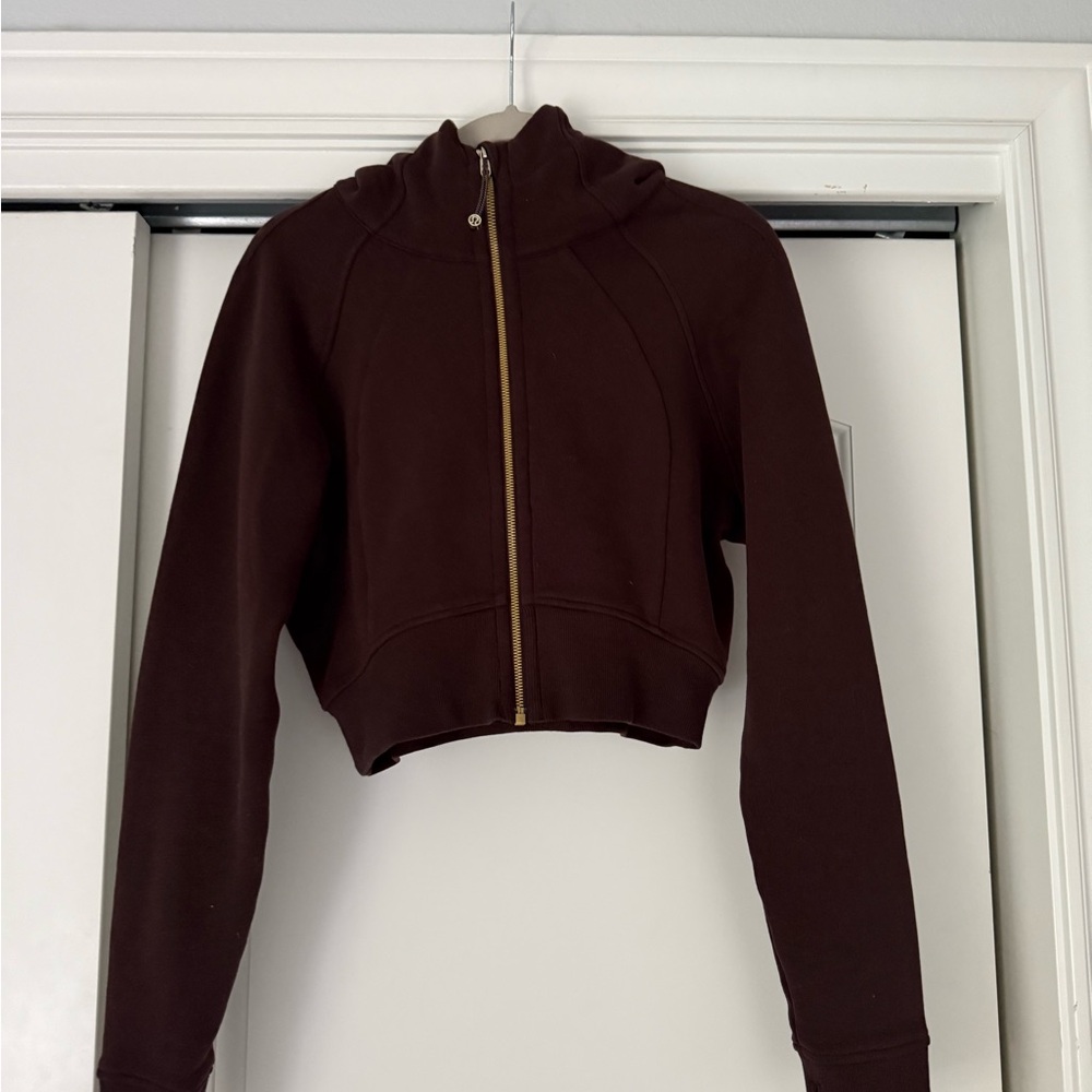Lululemon Scuba Full-Zip Cropped Hoodie
Espresso Gold